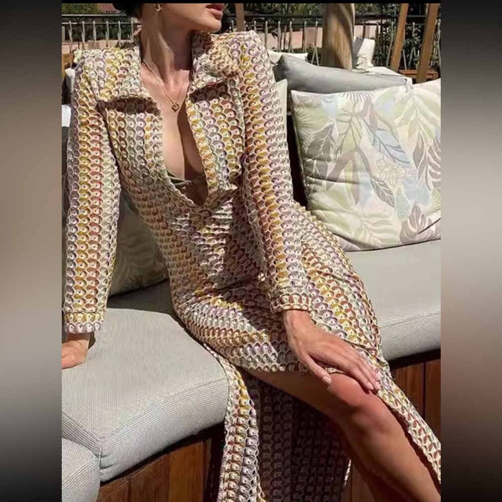 Elegant Patterned crochet cover up - Picture 3 of 8